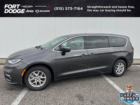 Used 2023 Chrysler Pacifica Touring-L FWD image 1
