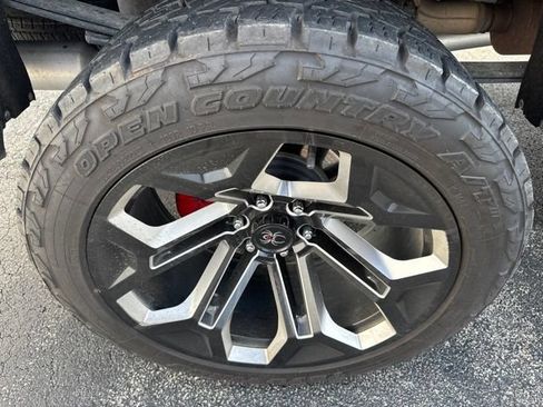 Used 2023 GMC Sierra 1500 AT4 w/ AT4 Premium Package AWD/4WD image 6