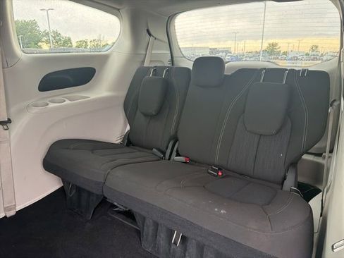 Used 2023 Chrysler Voyager LX FWD image 17