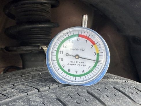 Used 2019 Nissan Versa SV image 13