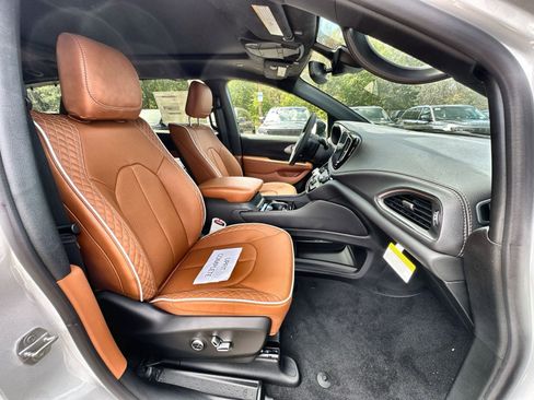 New 2026 Chrysler Pacifica Pinnacle image 28