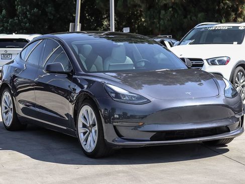 Used 2023 Tesla Model 3 Standard Range RWD image 5