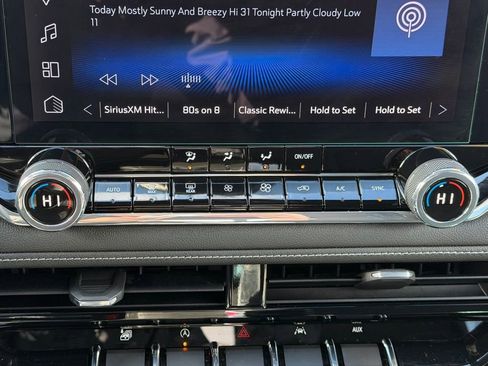 Used 2023 Chevrolet Colorado LT w/ LT Convenience Package III image 13