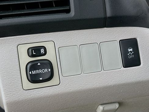 Used 2014 Toyota Venza LE image 16