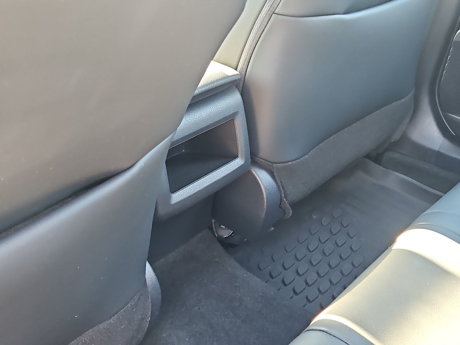 Used 2024 Toyota Camry SE w/ Cold Weather Package FWD image 11