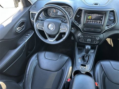 Used 2019 Jeep Cherokee Latitude Plus image 16
