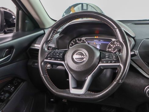 Used 2023 Nissan Altima 2.5 SR FWD image 12