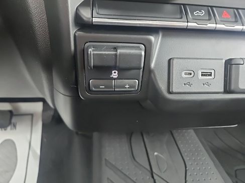 Used 2021 Chevrolet Silverado 2500 Custom w/ Custom Value Package image 22