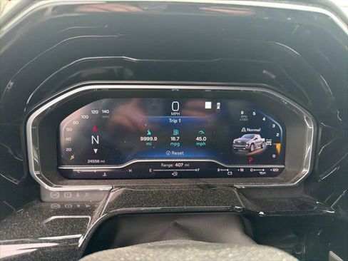 Used 2022 Chevrolet Silverado 1500 High Country w/ Technology Package AWD/4WD image 2