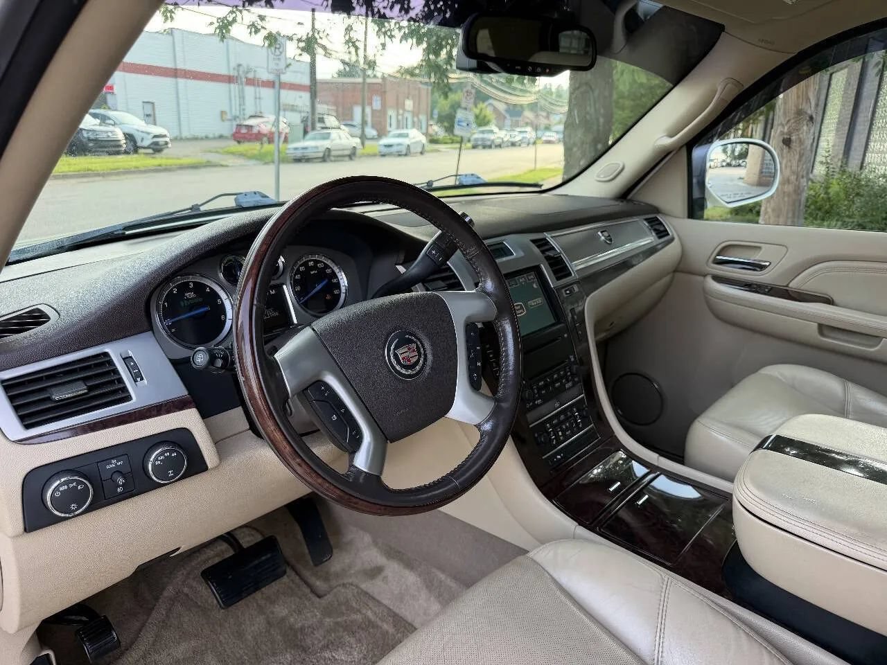 Used 2009 Cadillac Escalade 4WD Hybrid image 22