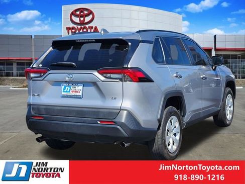 Used 2019 Toyota RAV4 LE image 5