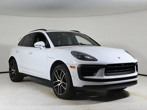 Certified 2022 Porsche Macan S image 9