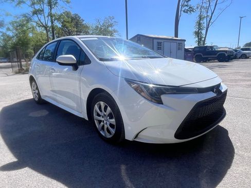 Used 2022 Toyota Corolla LE image 1
