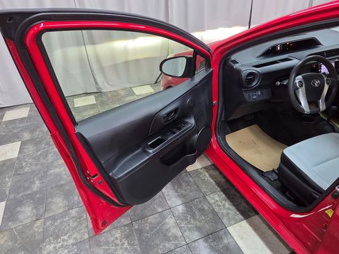 Used 2015 Toyota Prius C One FWD image 9