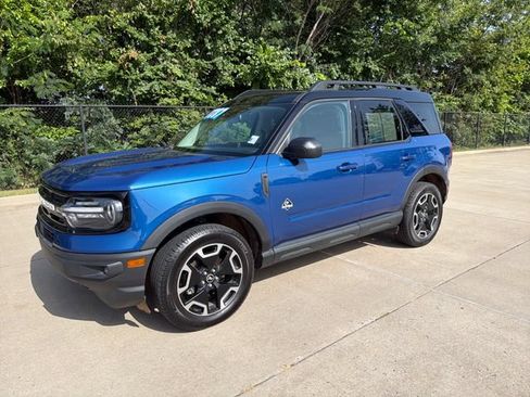 Used 2023 Ford Bronco Sport Outer Banks w/ Tech Package AWD/4WD image 2