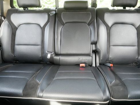 Used 2019 RAM 1500 Laramie AWD/4WD image 13