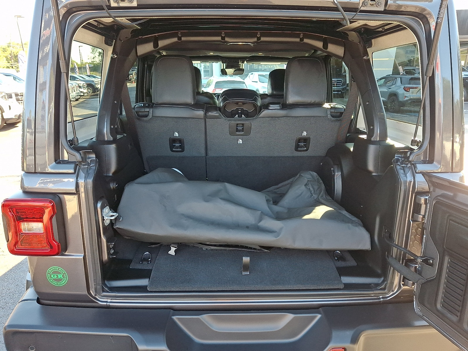 Used 2025 Jeep Wrangler Unlimited Sahara AWD/4WD image 29