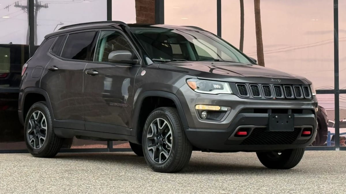 Used 2019 Jeep Compass Trailhawk w/ Leather Interior Group AWD/4WD image 17