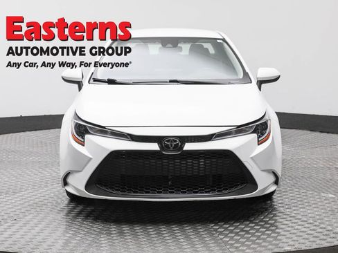 Used 2022 Toyota Corolla LE image 2