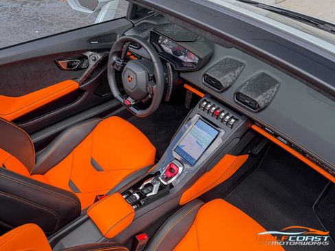 Used 2021 Lamborghini Huracan EVO RWD image 39