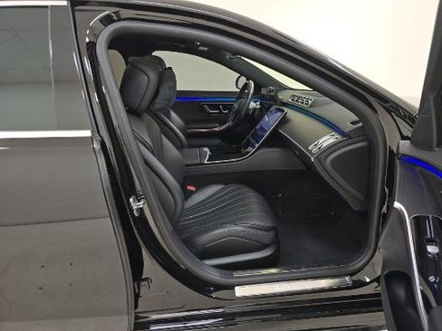 Used 2022 Mercedes-Benz S 500 4MATIC w/ AMG Line Package image 8
