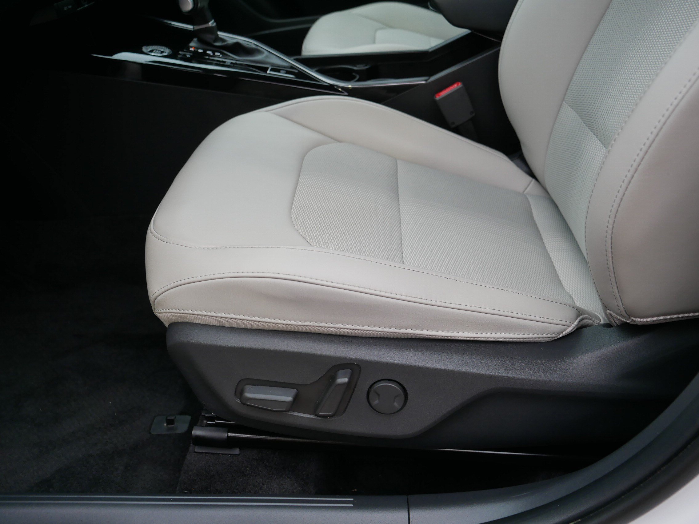 Certified 2025 Kia Niro EX Touring FWD image 20