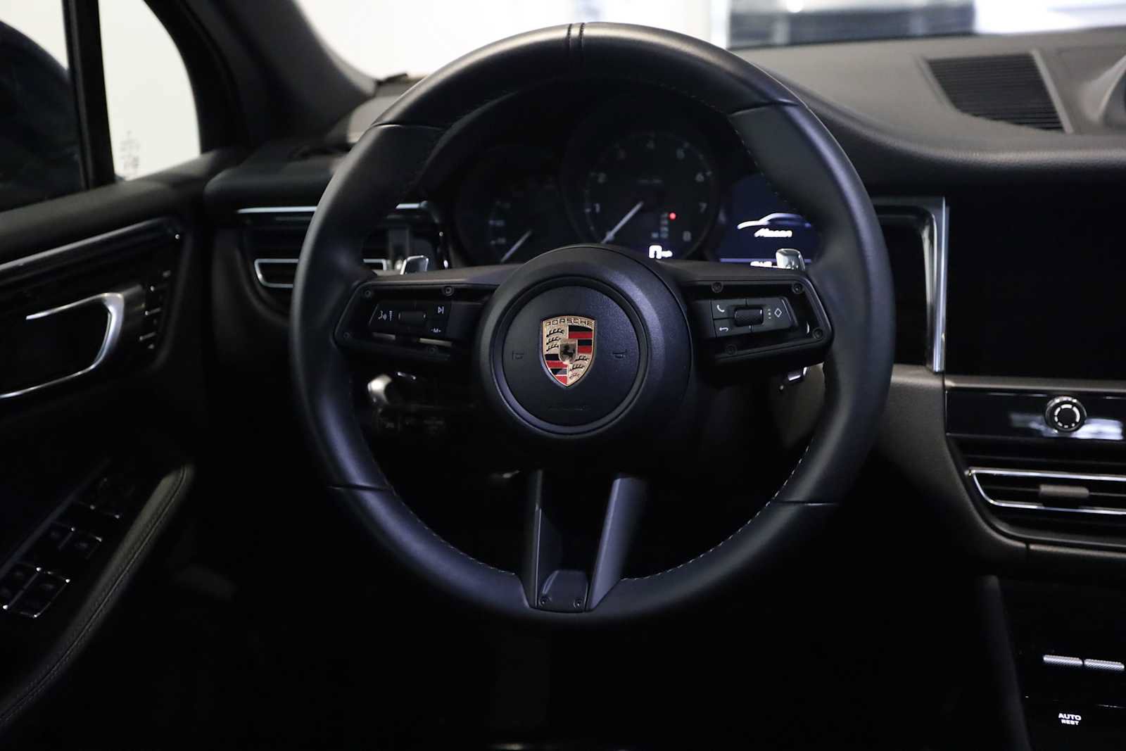 Used 2025 Porsche Macan AWD/4WD image 21
