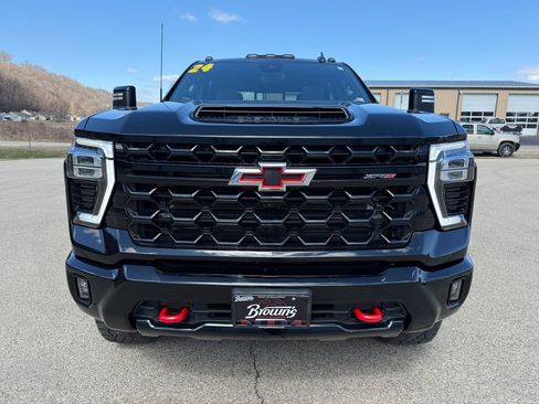 Used 2024 Chevrolet Silverado 2500 ZR2 w/ Technology Package image 2
