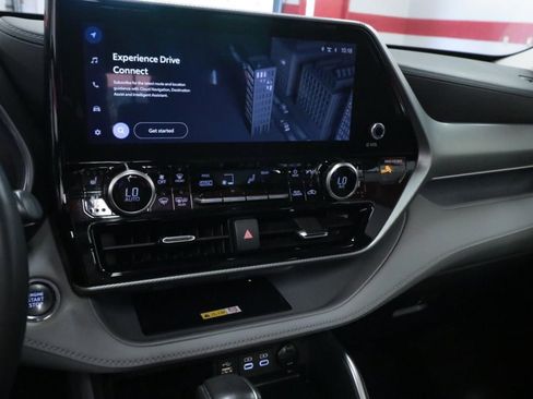 Used 2023 Toyota Highlander Platinum image 12