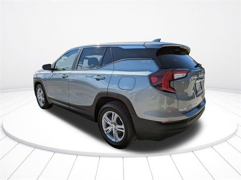 Used 2024 GMC Terrain SLE image 6