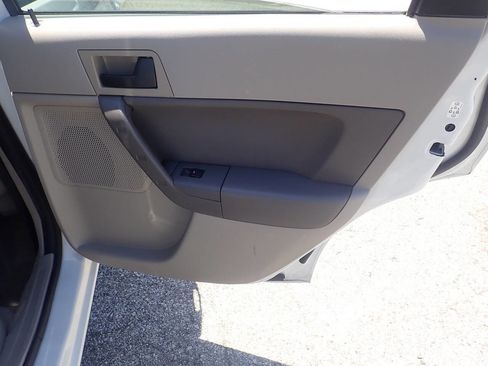 Used 2011 Ford Focus SE w/ Sedan SE Appearance Pkg FWD image 27
