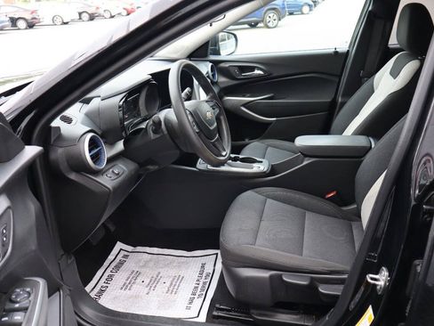 Used 2024 Chevrolet Trax LS w/ LS Convenience Package FWD image 6
