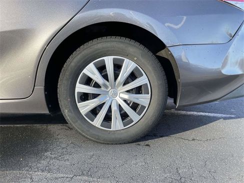 Used 2019 Toyota Camry LE image 9