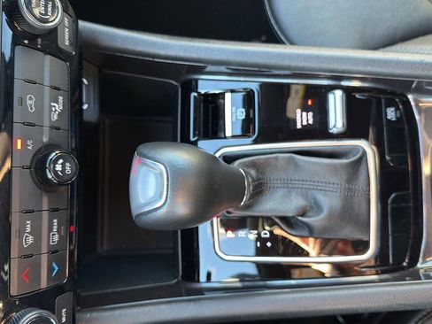 Used 2025 Jeep Compass Latitude image 21