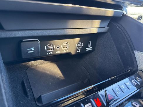 Used 2023 Jeep Grand Wagoneer Series III w/ Rear-Seat Entertainment Group image 28