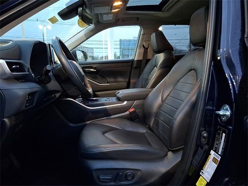 Certified 2024 Toyota Highlander XLE image 20
