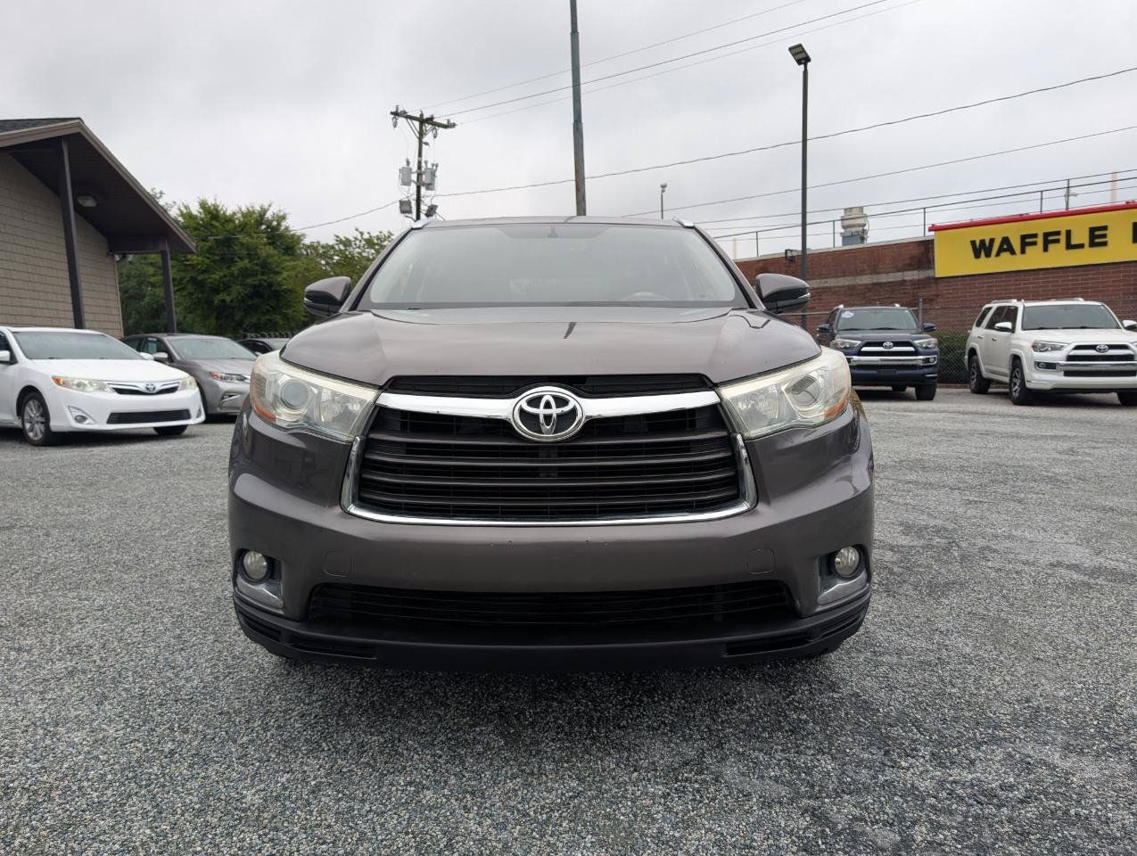 Used 2016 Toyota Highlander Limited FWD image 2