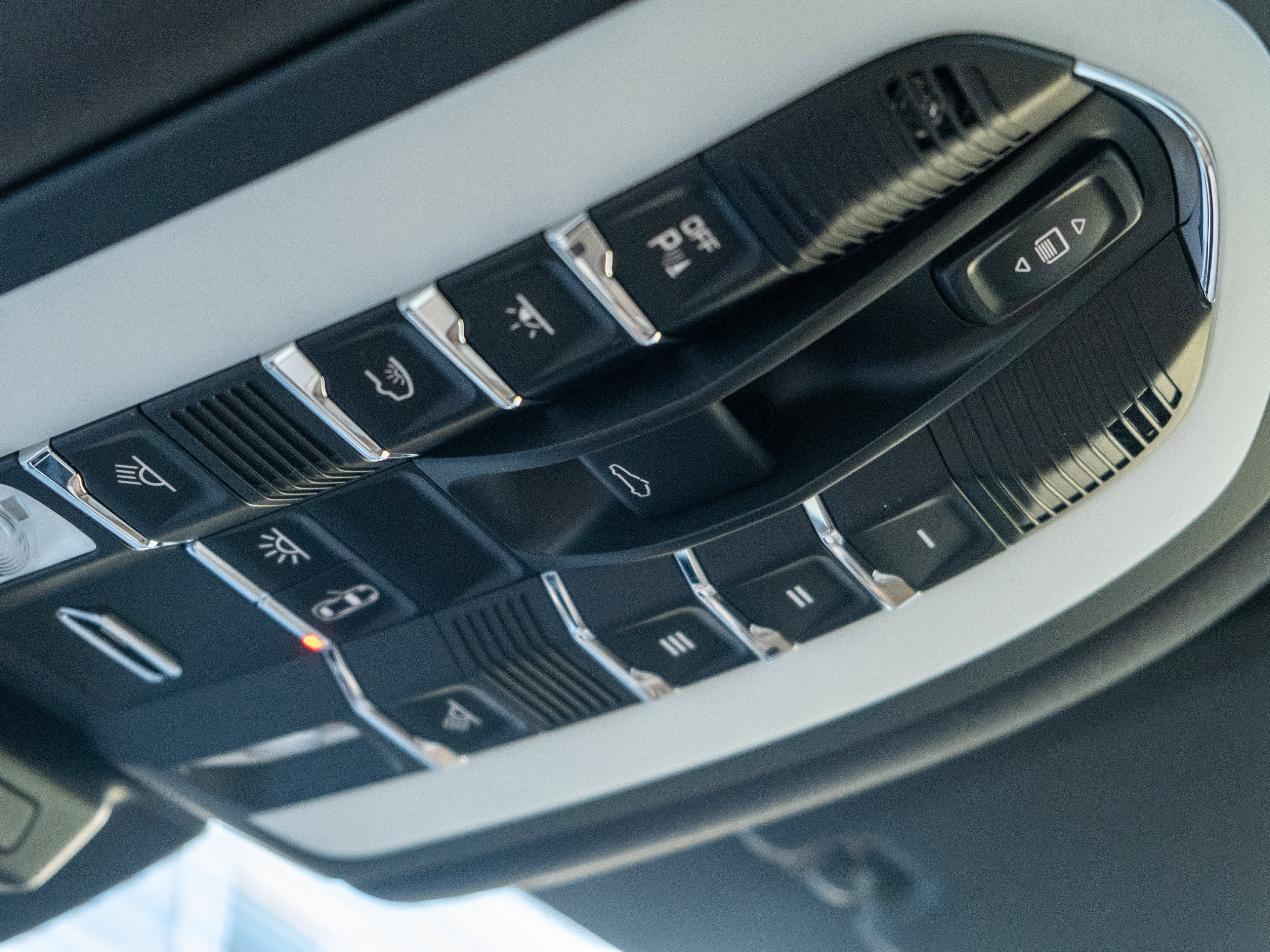 Certified 2026 Porsche Macan AWD/4WD image 35