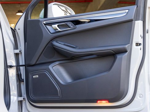 New 2026 Porsche Macan image 49