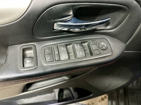 Used 2016 Dodge Grand Caravan R/T w/ Driver Convenience Group FWD image 18