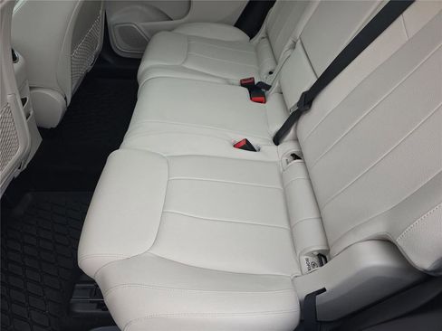 Used 2022 Mercedes-Benz GLB 250 image 11