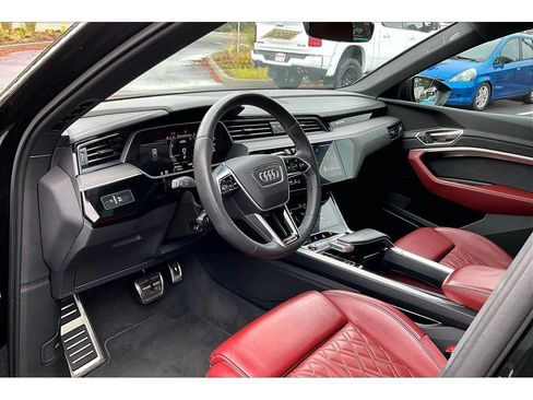 Used 2024 Audi SQ8 e-tron Premium Plus w/ Black Optic Package AWD/4WD image 14