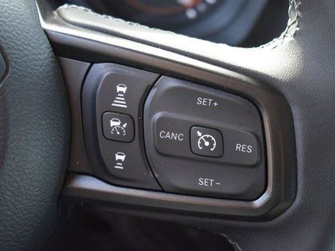 Used 2026 Jeep Wrangler Unlimited Rubicon AWD/4WD image 34