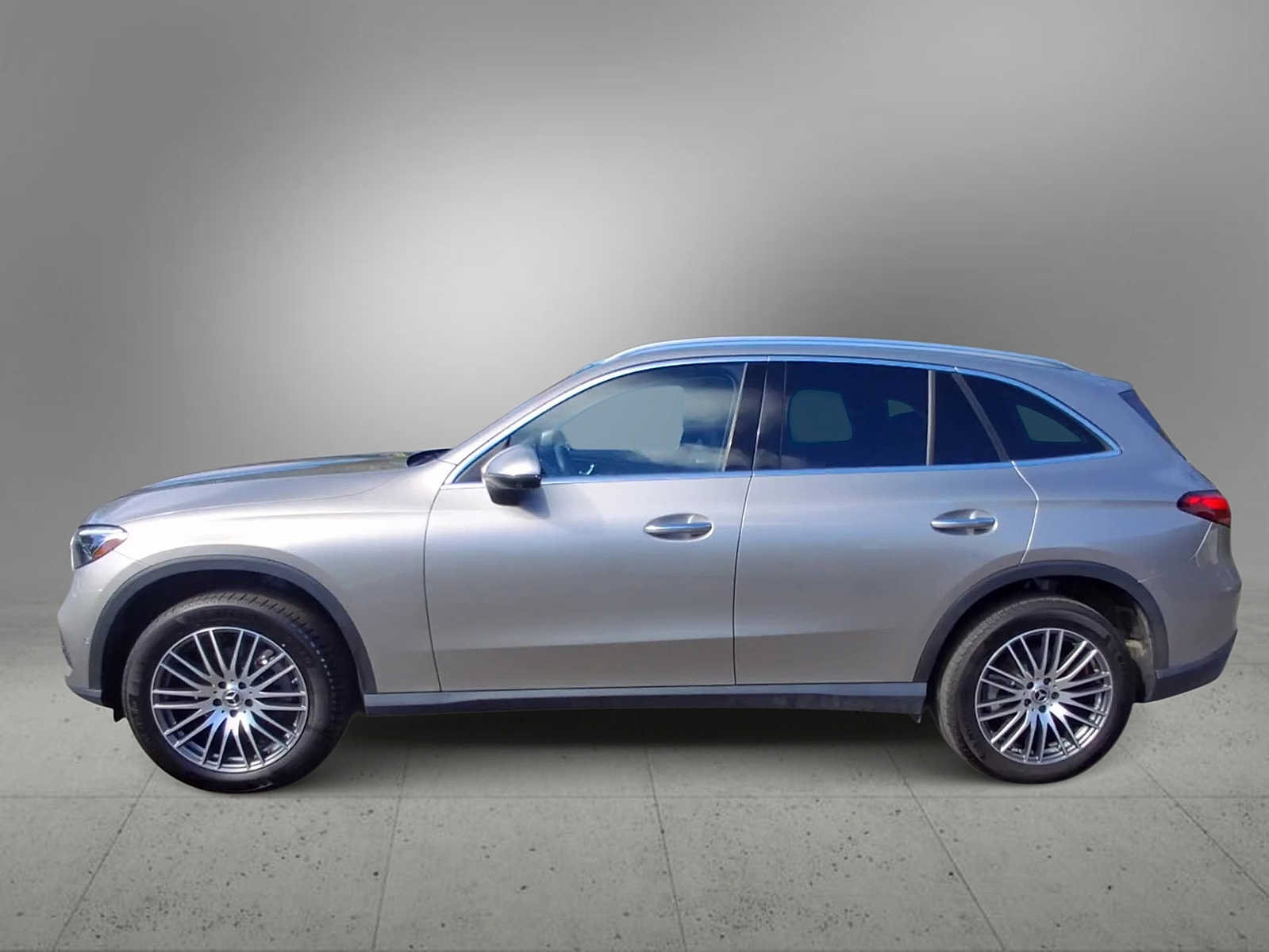 Used 2023 Mercedes-Benz GLC 300 4MATIC image 5