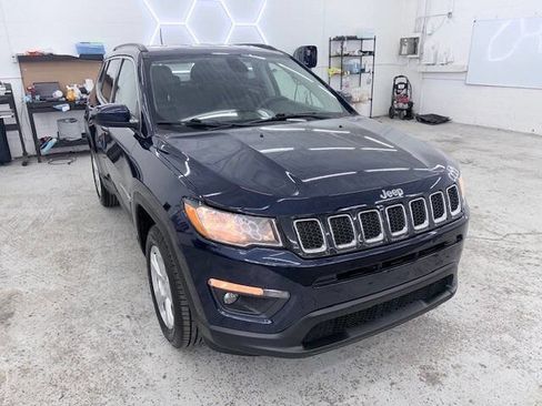 Used 2017 Jeep Compass Latitude image 2