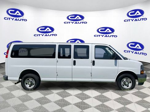 Used 2020 Chevrolet Express 3500 LT w/ LT Preferred Equipment Group RWD image 2