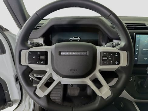 Used 2025 Land Rover Defender 110 S image 12