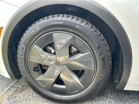 Used 2023 Toyota Prius LE image 28