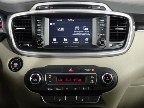 Used 2019 Kia Sorento EX image 32