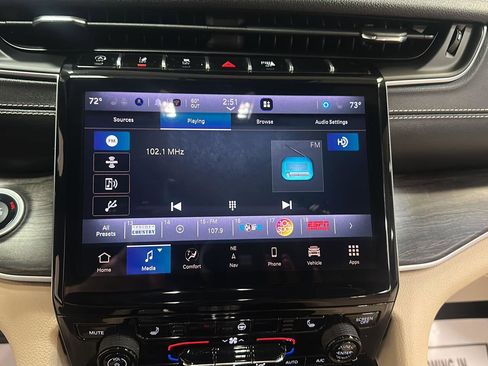 Used 2023 Jeep Grand Cherokee Limited image 20